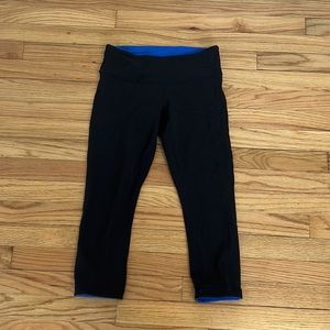 Black and Blue reversible Lululemon yoga pants 3/4